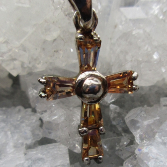 Tiny Peach CZ cross 133 - Picture 1 of 7